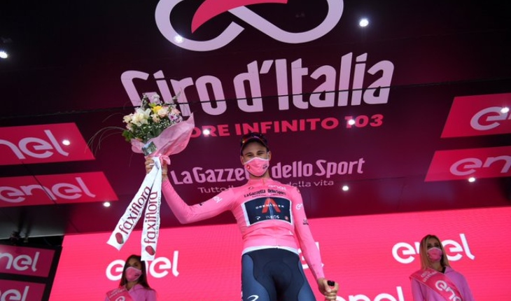 El italiano Ganna se vistió con la maglia rosa del Giro de Italia El